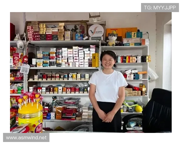 安洗莹穿着名牌撞进小区便利店，隔壁大妈看傻了