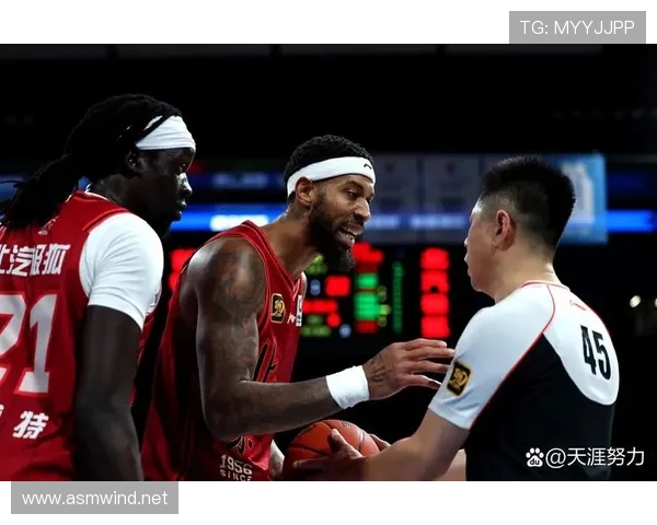 埃尔顿·布兰德篮下强攻效率提升显著拉开内线竞争差距